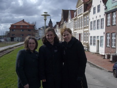 Sisters Seamons, Chadwick, Hess in Glückstadt