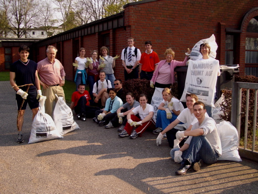 Hamburg cleanup day crew 16 Apr 05